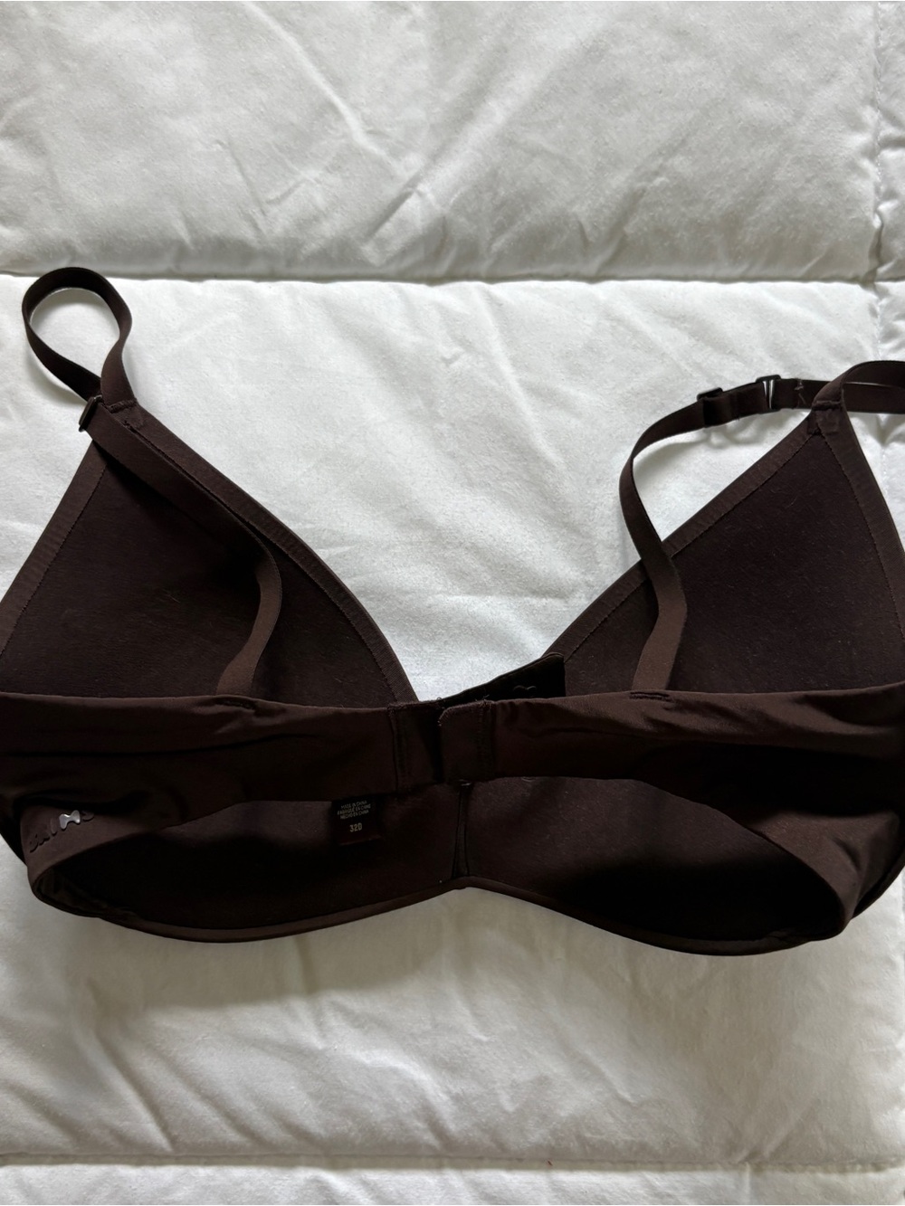 Skims Wireless Form Push-Up Plunge Bra - Picture 4 of 6
